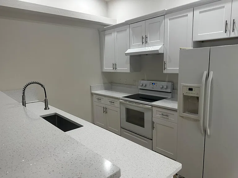 401 NE 25th Ave — Photo 9