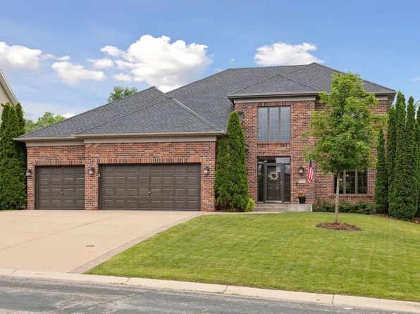 1013 Overlook Dr, Carver, MN 55315