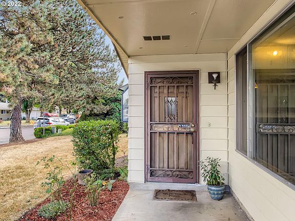 3rd image of 693 SE 36th Ave