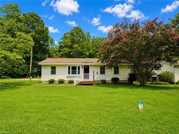 789 Coachpoint Rd, Hartfield, VA 23071