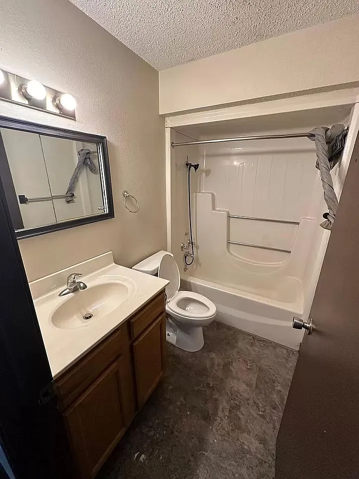 2 bed, 650 sqft, $645 — Photo 4