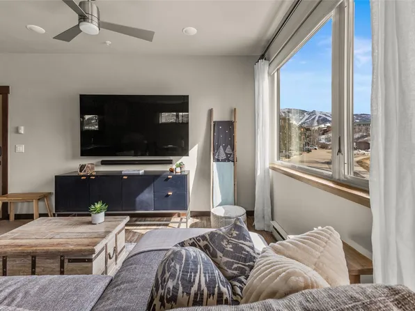 310 Fox Springs Cir #201, Steamboat Springs, CO 80487