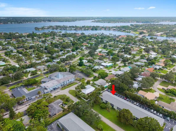 2 GARDEN Street #203M, Tequesta, FL 33469