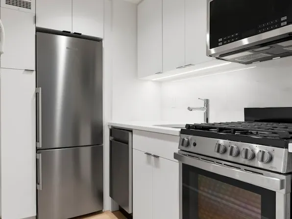 405 East 63rd Street image 4 of 9