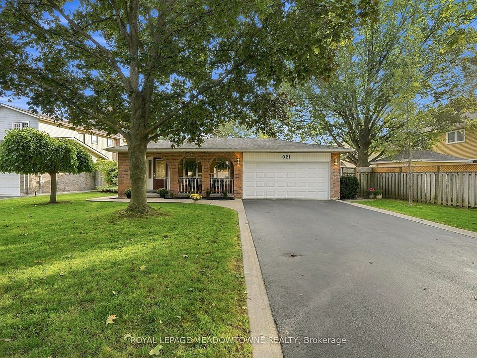 1st image of 621 Moorelands Cres