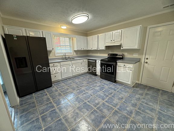 3rd image of 229 Lakeside Rd