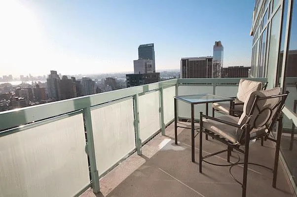 Rented by Kian Realty | media 22