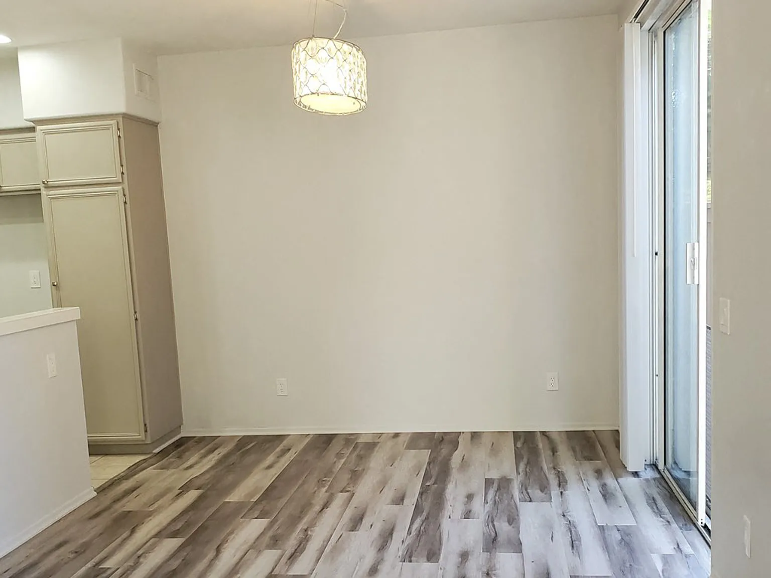 24435 Sunray — Photo 3