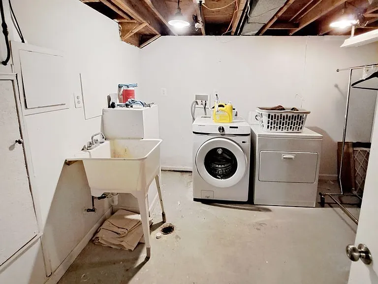 1904 Taylor Ave — Photo 40