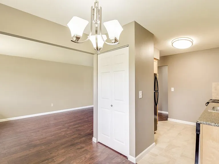 Avenue Eleven Apartments — Photo 14