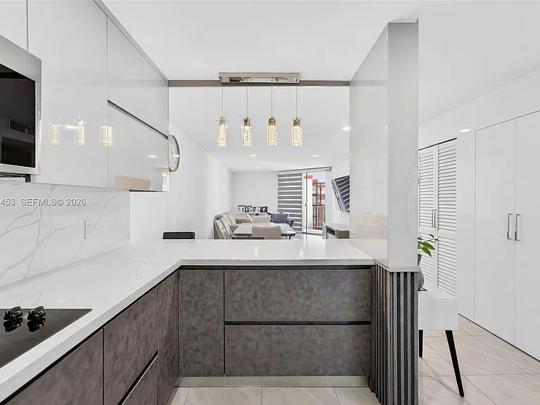 1750 W 46th St #412 — Photo 3