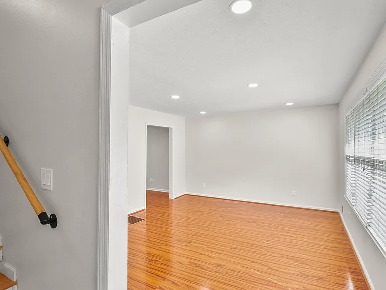 1399 Lockwood Dr SW — Photo 4