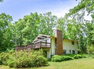 2 Arcadia Ln, Southwick, MA 01077