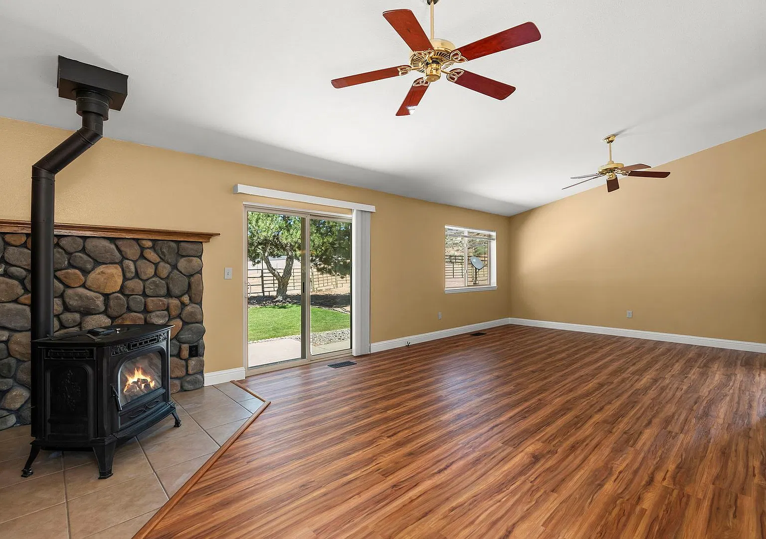 Updated 3 Bedroom Home on a Fenced Acre with Two Garages — Photo 2