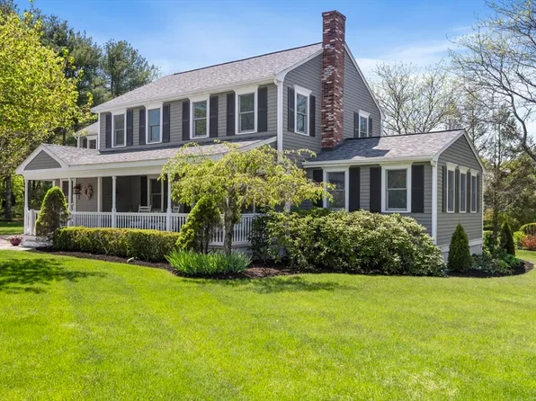 2 Newell Dr, Medfield, MA 02052