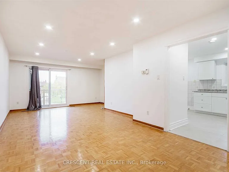 4036 Dunmow Cres #UPPER — Photo 7