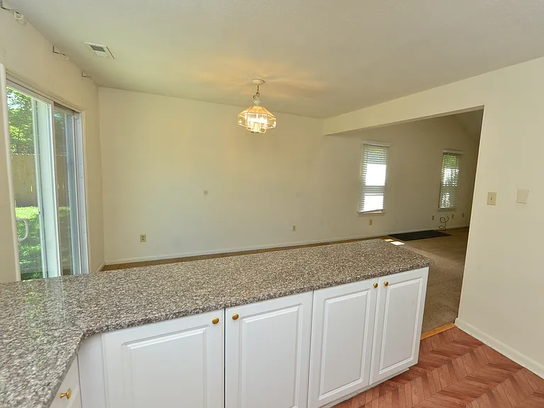 1548 Beachview Dr — Photo 10