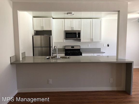 2nd image of 13437 Victory Blvd APT 1
