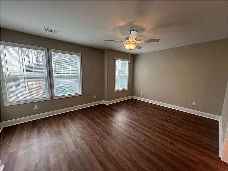 1027 Park Hill Dr — Photo 10