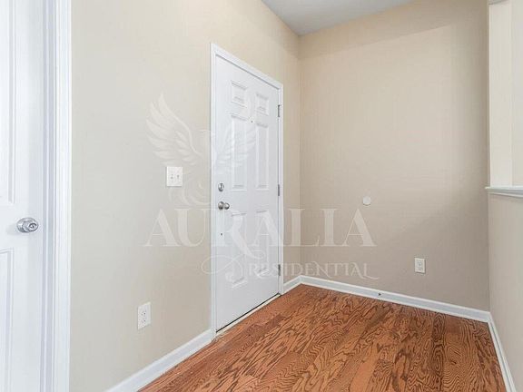 2nd image of 4430 Hillsgrove Rd