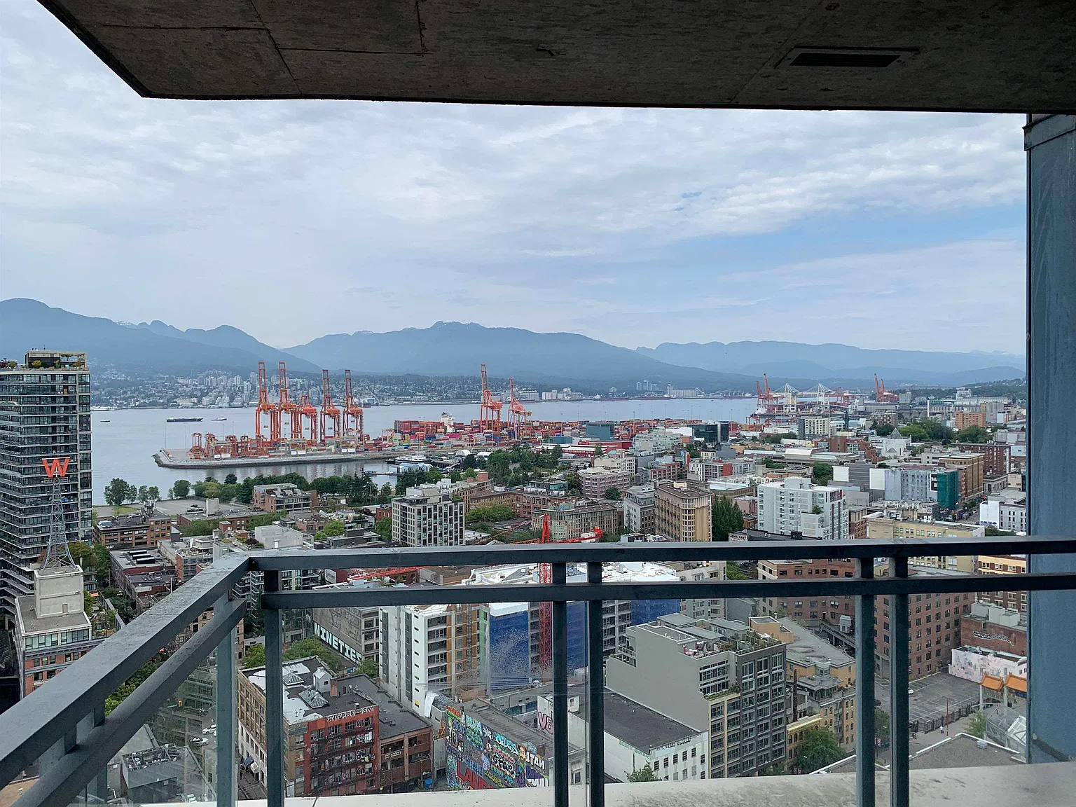 2 bed, 979 sqft, $4,000 — Photo 2