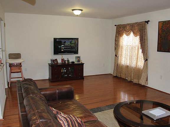 Living Room/Family Room 1