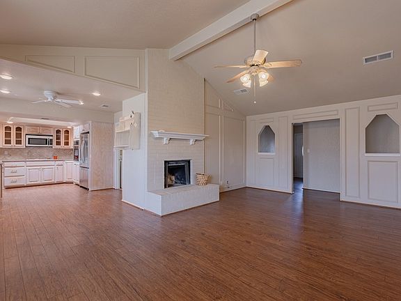 4th image of 8707 Holiday Dr