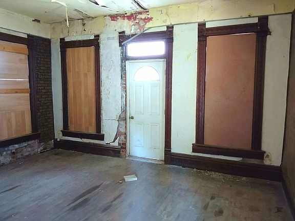 4th image of 43 Cole St