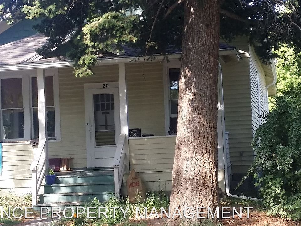 2nd image of 217 1/2 Lindley Pl