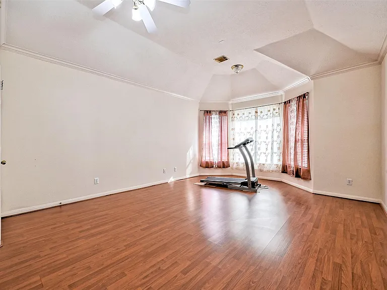 6806 Rhodes Ct — Photo 40