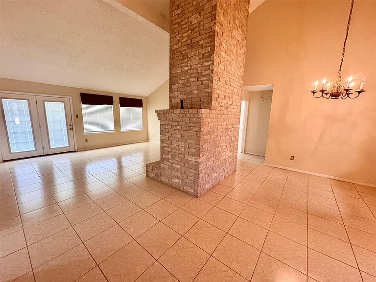 3423 Pecan Point Dr — Photo 3