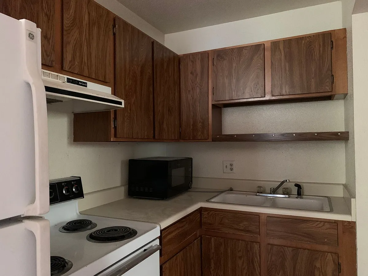 Building Photo - 1313 Burton Ct