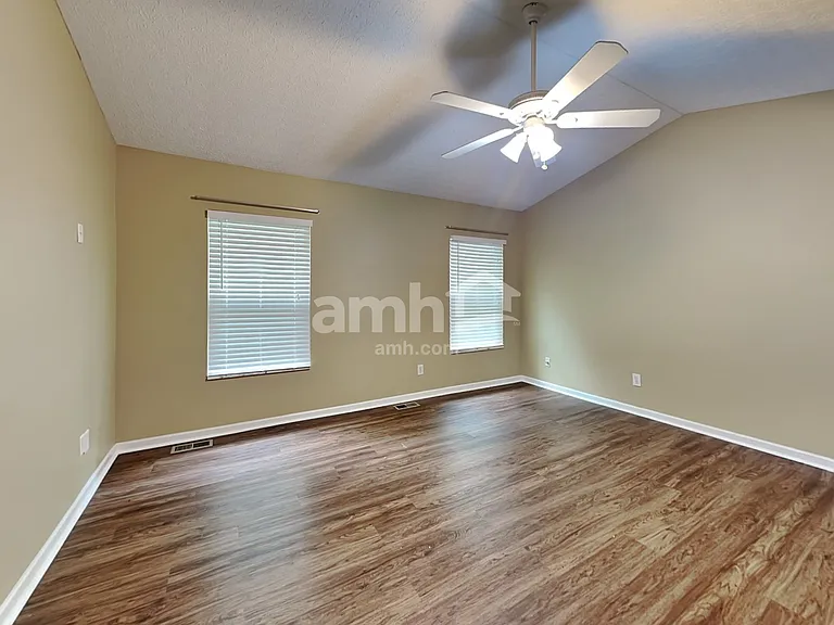 665 Norfolk Sq N — Photo 11