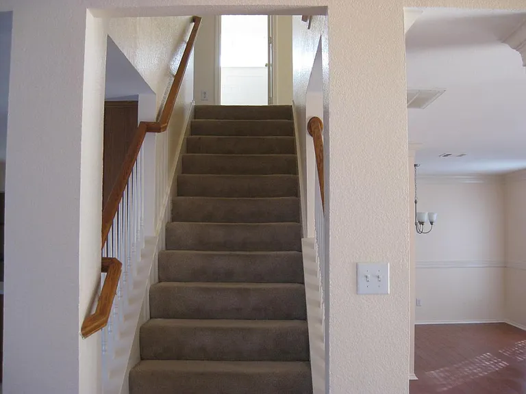 1086 London Dr — Photo 14