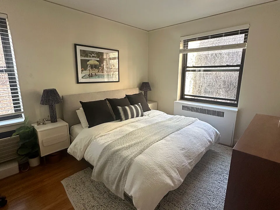 205 W 15th St #4U