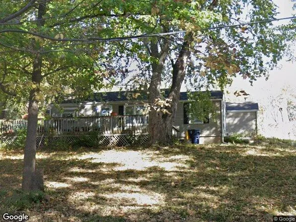 3919 NE Hill Haven Rd, Kansas City, MO 64117