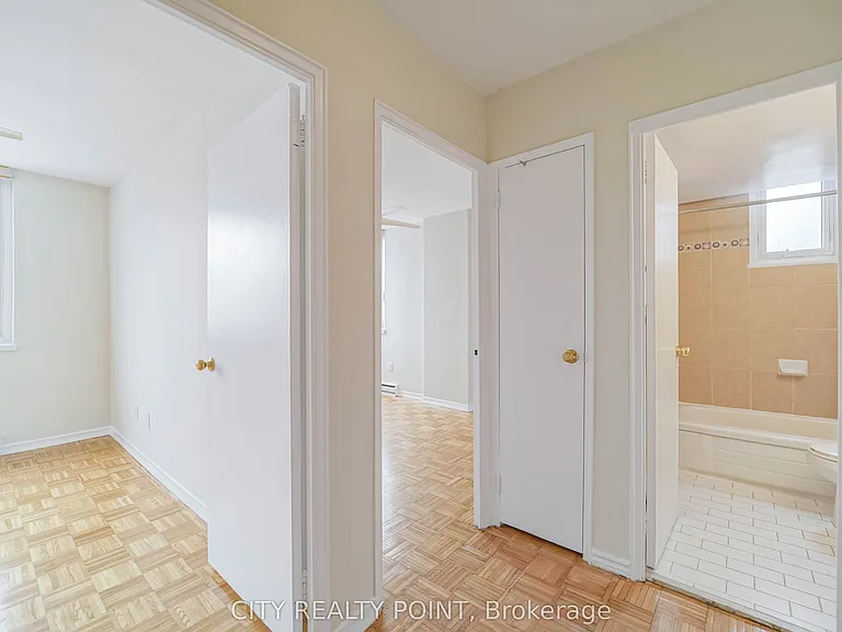 55 Isabella St #906 — Photo 7