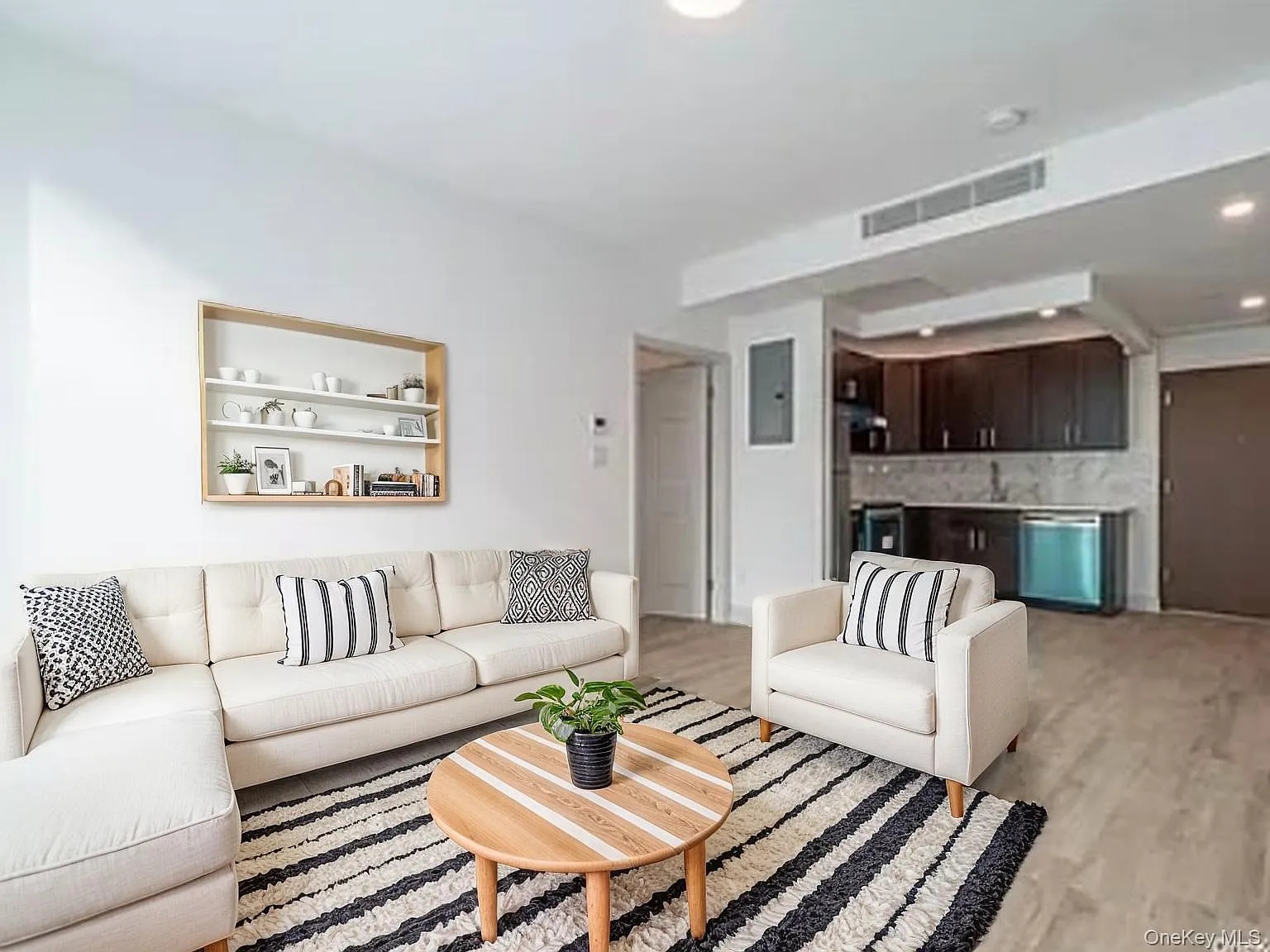 2 bed, 1.0 bath, 1000 sqft, $3,000 — Photo 1