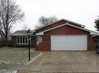 10716 S Meadow Ln, Palos Hills, IL 60465