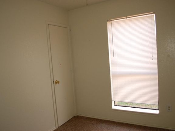 5th image of 10255 Aurora Dr