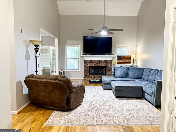 4th image of 238 Apple Valley Rd