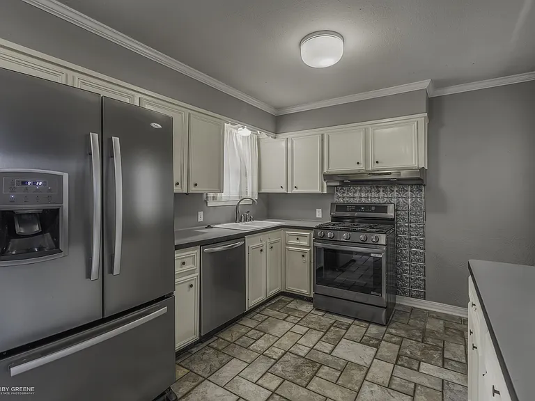 1602 San Saba St — Photo 15