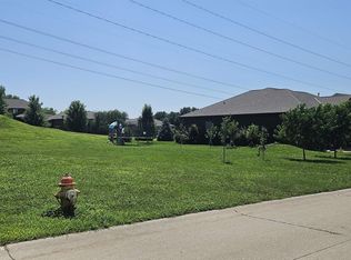 19541 Farnam St, Elkhorn, NE 68022