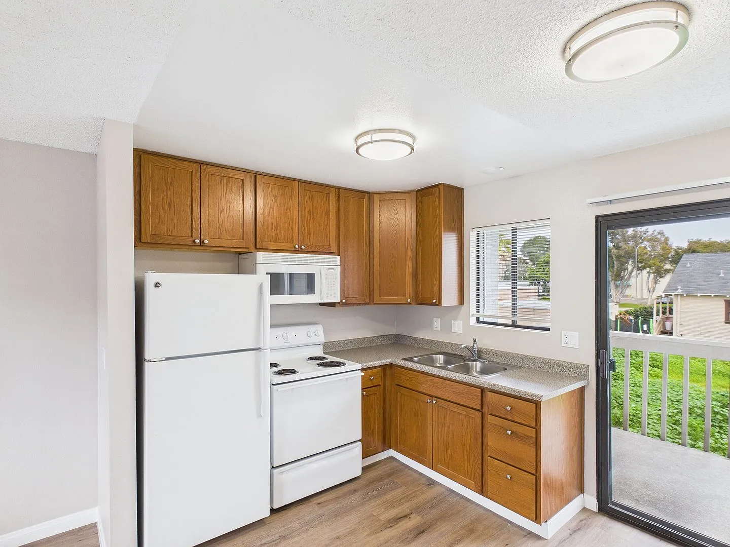 411 Park Way — Photo 4