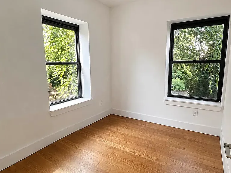 69 Ten Eyck St #1B — Photo 11