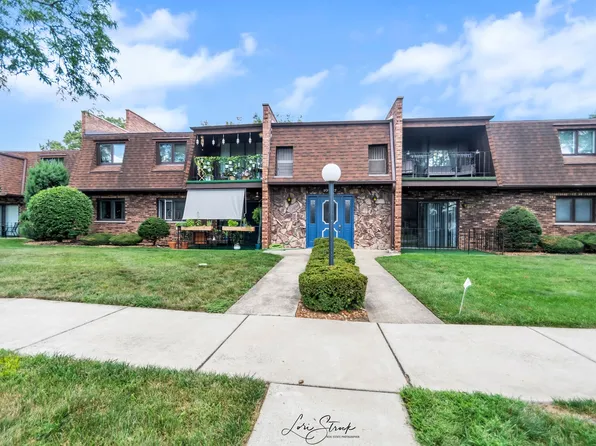 10637 Brooklodge Ln #1B2, Palos Hills, IL 60465
