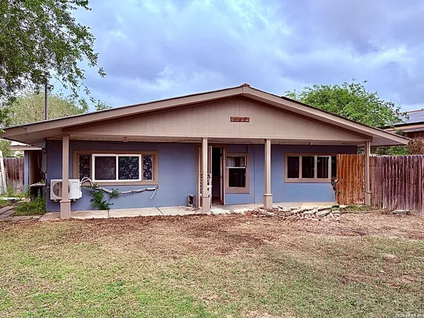 3233 Yucca Loop, Eagle Pass, TX 78852