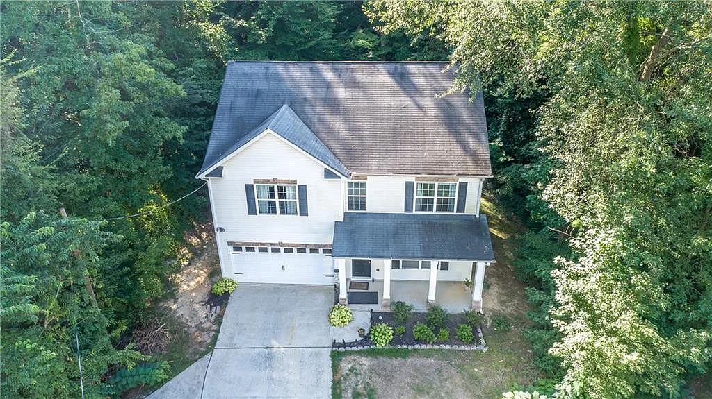 4 bed, 2.5 bath, 2349 sqft, $2,700 — Photo 1