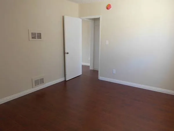 Spacious Units available - Great Location! -- Hollywood — Photo 3