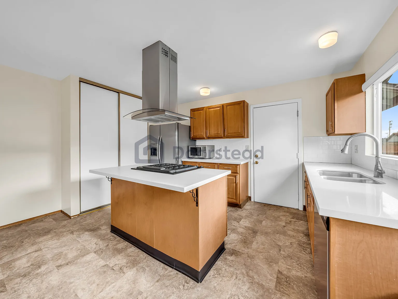 4 bed, 2.0 bath, 1725 sqft, $4,070 — Photo 2